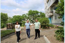 09.06.2023 В Партизанске благоустроят еще два двора и установят площадки | Администрация муниципального округа город Партизанск Приморского края Официальный сайт