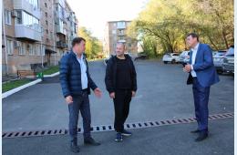 09.10.2026 глава округа и общественные наблюдатели проинспектировали дворы | Администрация муниципального округа город Партизанск Приморского края Официальный сайт